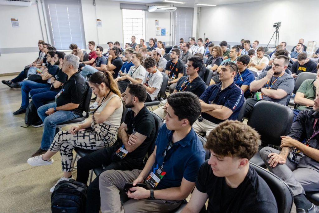 Mais de 5 mil pessoas participam do Latinoware 2025 em edição que destacou protagonismo jovem e inovação científica